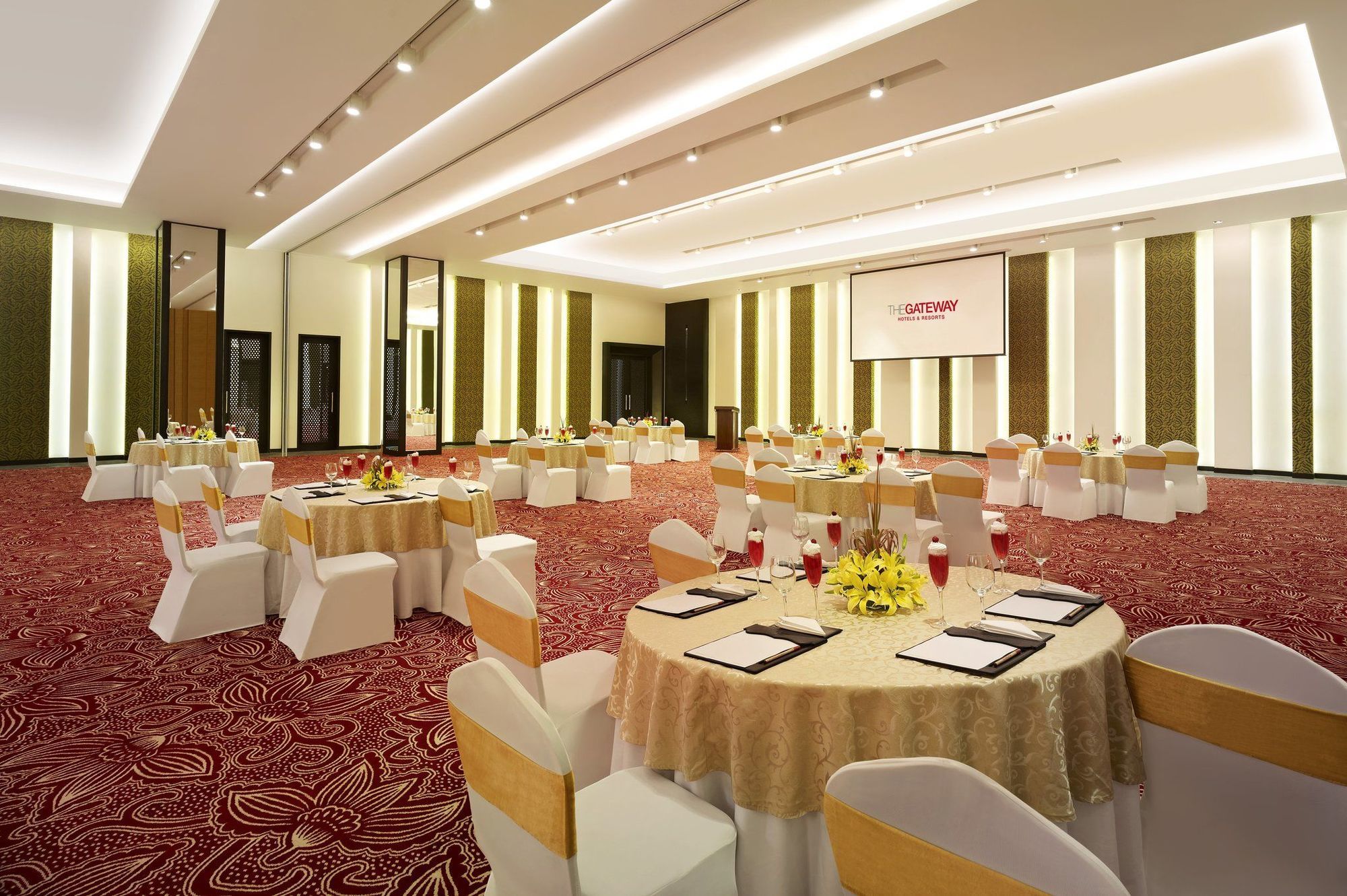 Vivanta Kolkata Em Bypass Exteriér fotografie The ballroom